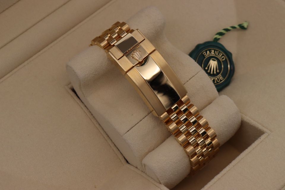 Rolex GMT Master II 126718 GRNR Image 3